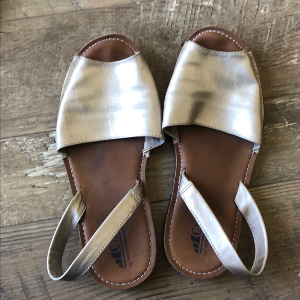 Cliffs by White Mountain flats